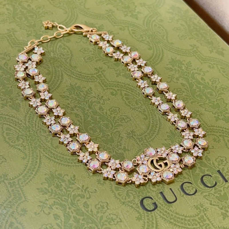 G*u*i necklaces